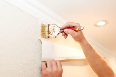 Pose de papier peint à Penmarch — revêtements muraux et toiles de verre
